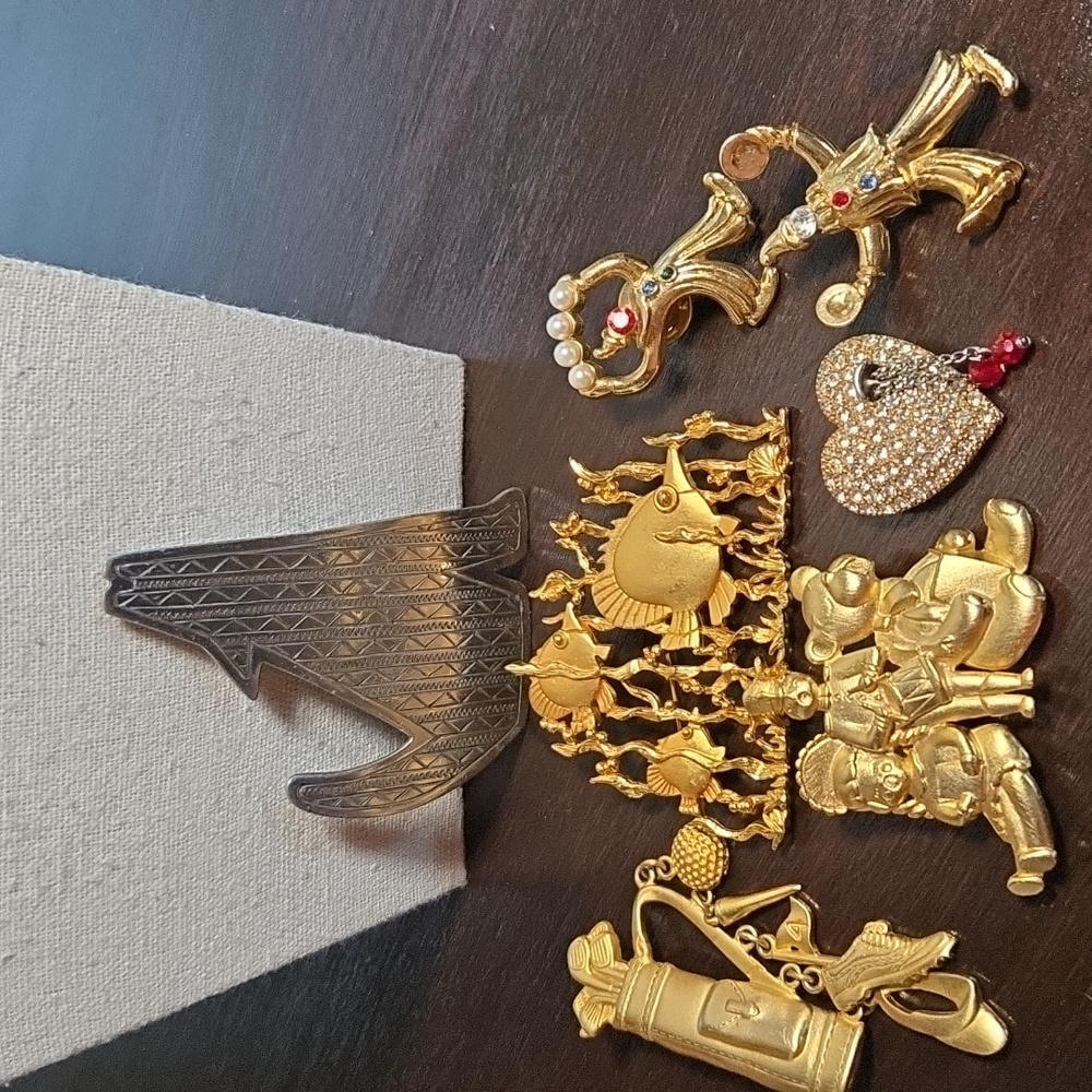 Jonette Jewelry Brooch Collection